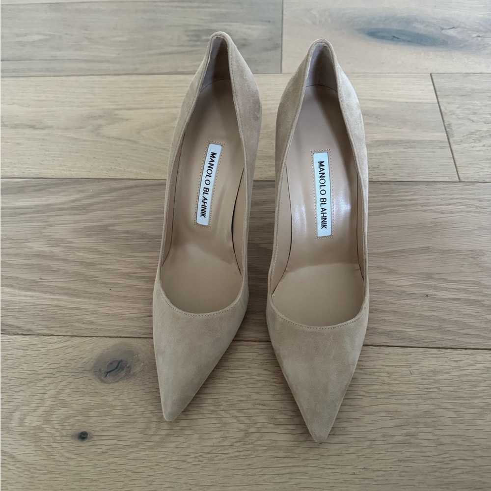 New Manolo blahnik BB 105 pump, size 37.5, beige suede